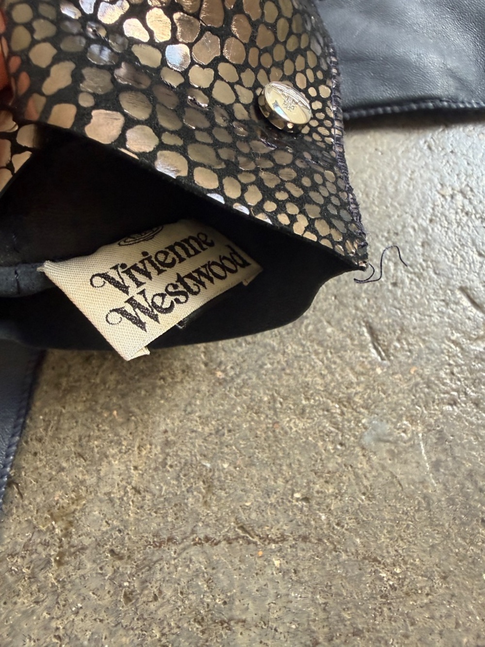 Vivienne Westwood Insane Lightning Bolt Long Leather Gloves w/ engraving - Picture 6 of 10